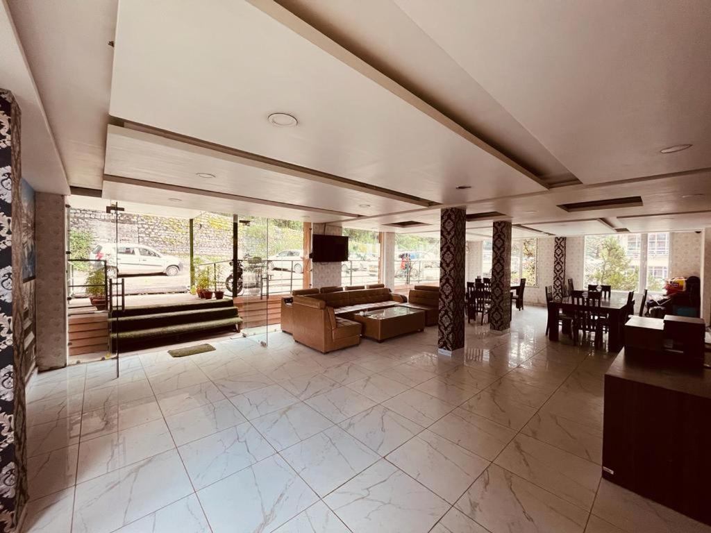 Hotel Royal Residency Manāli Exteriér fotografie