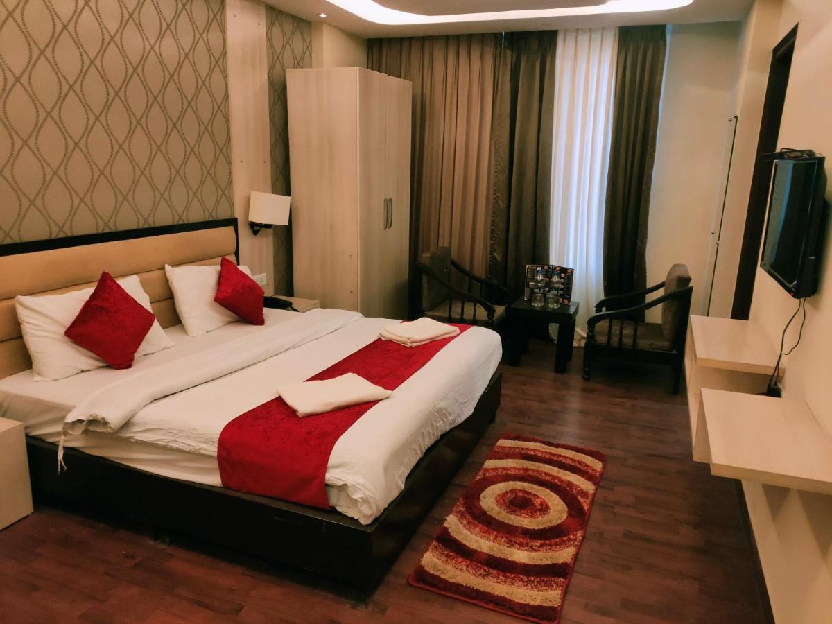 Hotel Royal Residency Manāli Exteriér fotografie