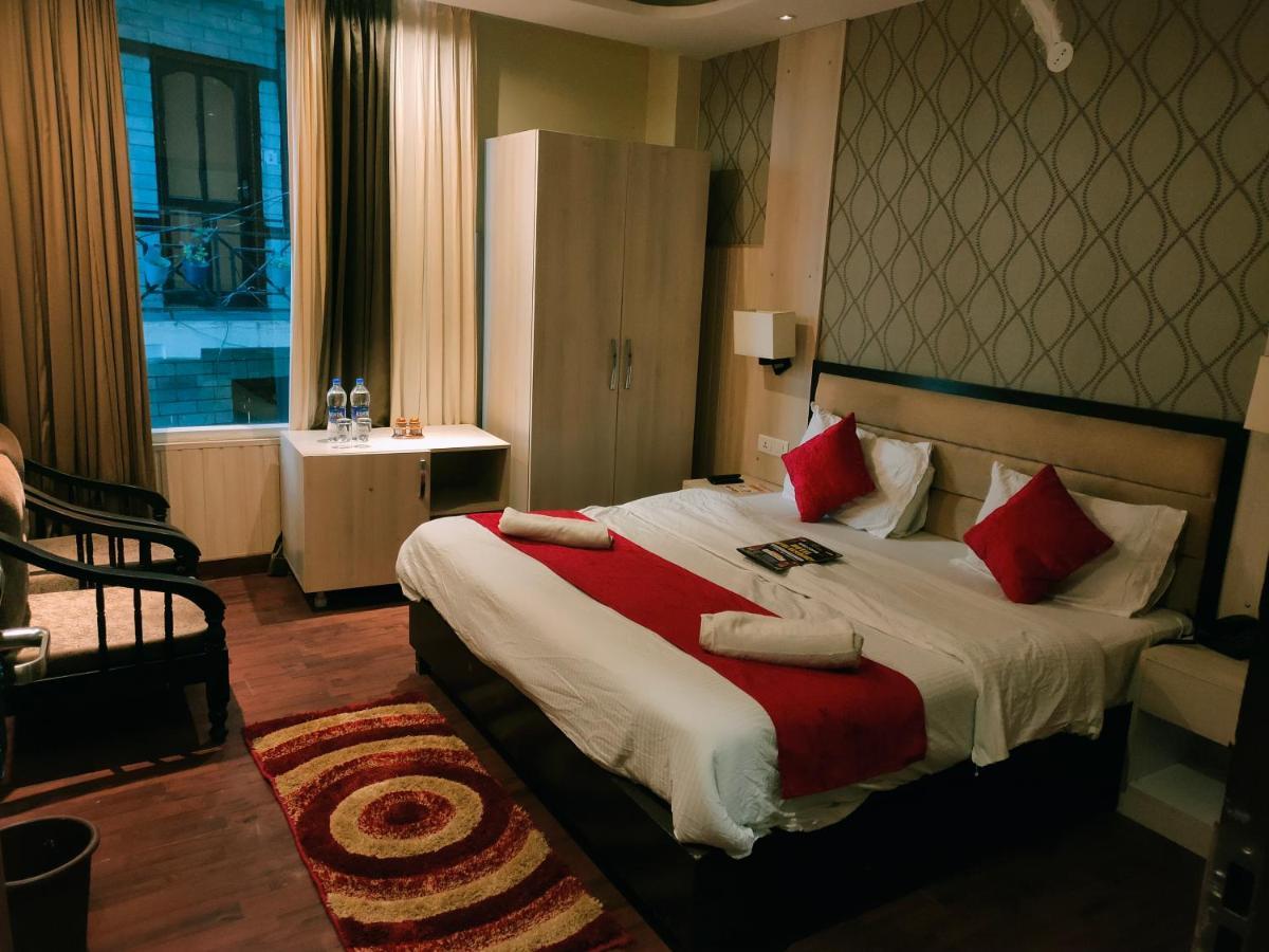 Hotel Royal Residency Manāli Exteriér fotografie