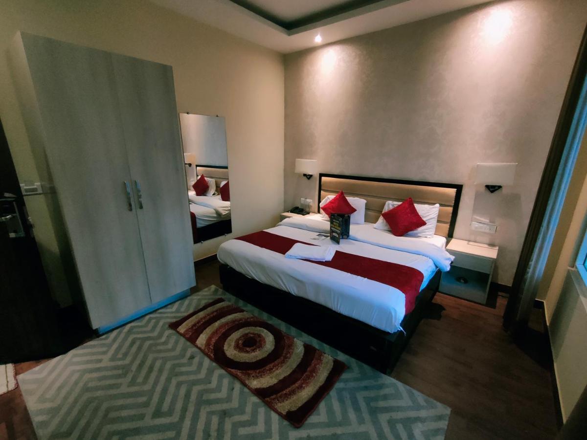 Hotel Royal Residency Manāli Exteriér fotografie