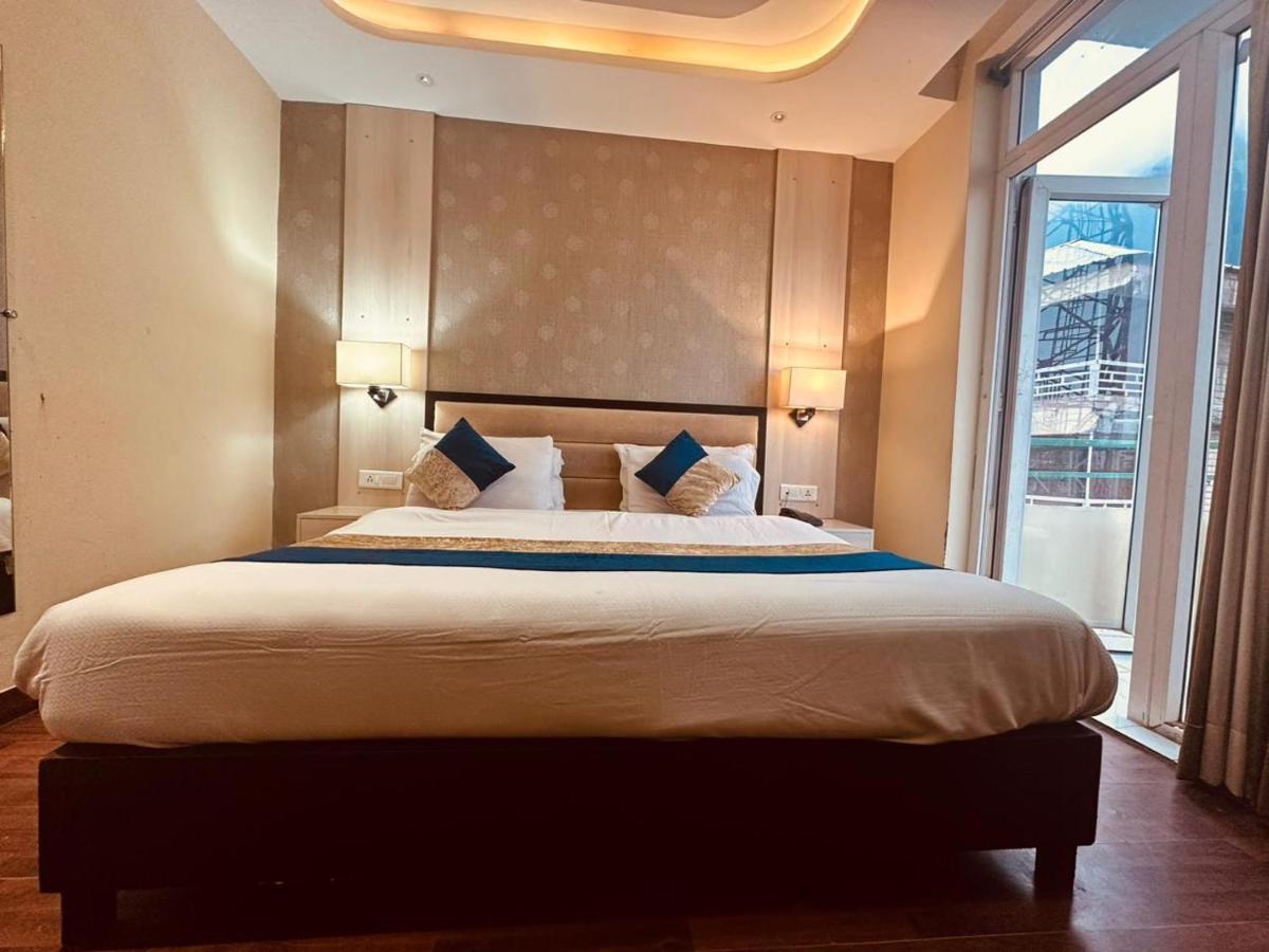 Hotel Royal Residency Manāli Exteriér fotografie