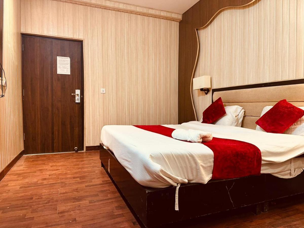 Hotel Royal Residency Manāli Exteriér fotografie