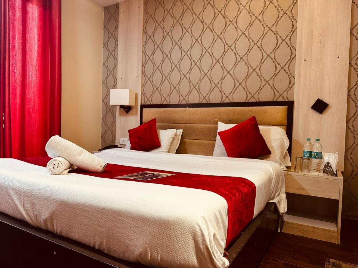 Hotel Royal Residency Manāli Exteriér fotografie
