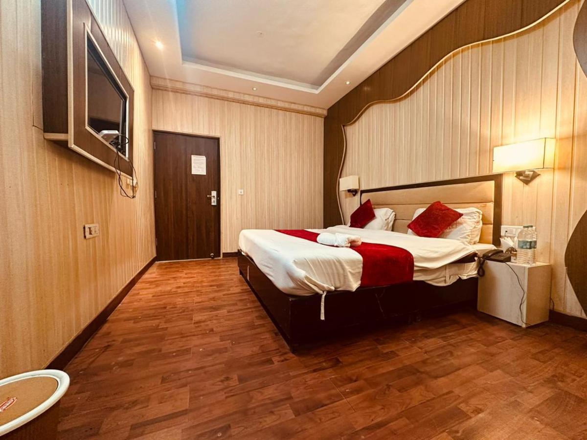 Hotel Royal Residency Manāli Exteriér fotografie