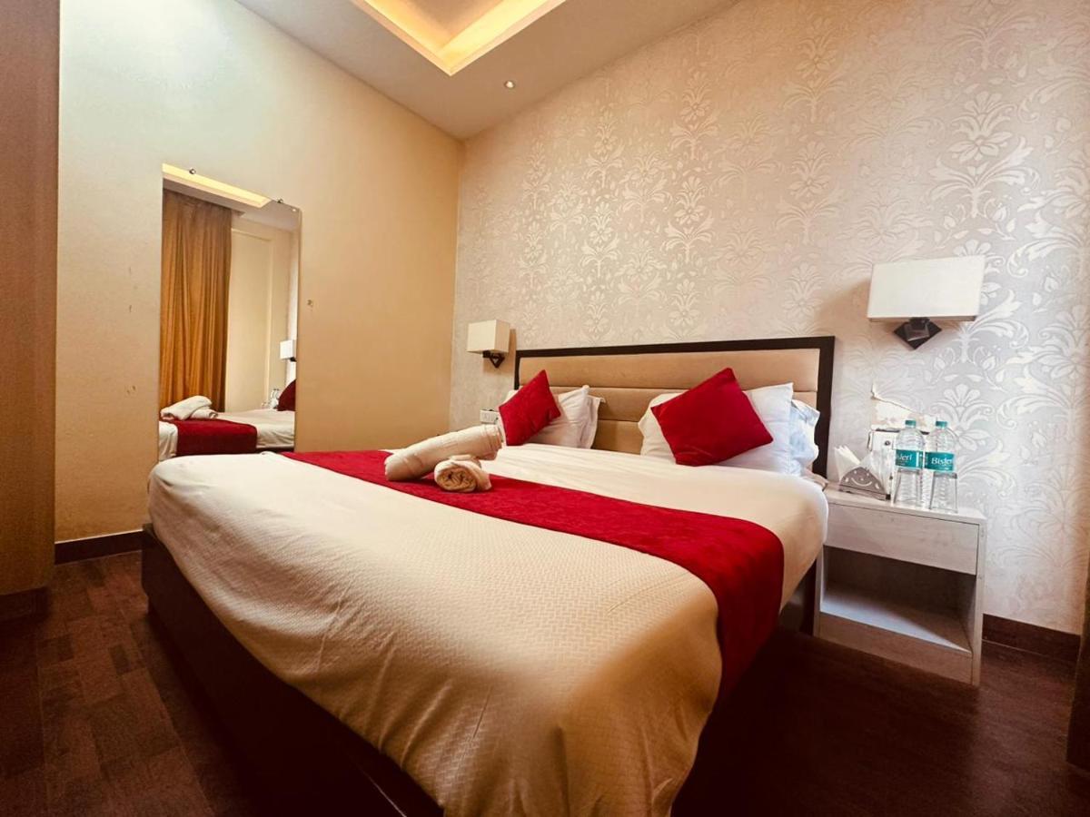 Hotel Royal Residency Manāli Exteriér fotografie