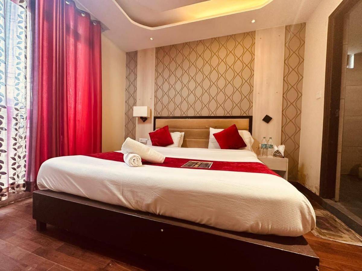 Hotel Royal Residency Manāli Exteriér fotografie