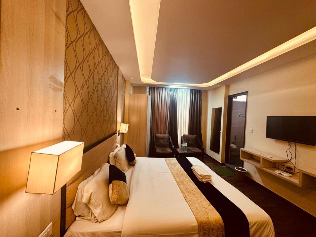 Hotel Royal Residency Manāli Exteriér fotografie