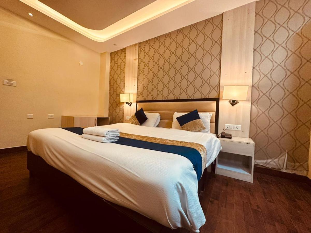 Hotel Royal Residency Manāli Exteriér fotografie