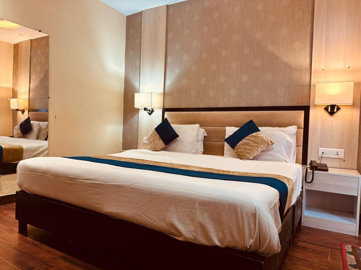 Hotel Royal Residency Manāli Exteriér fotografie