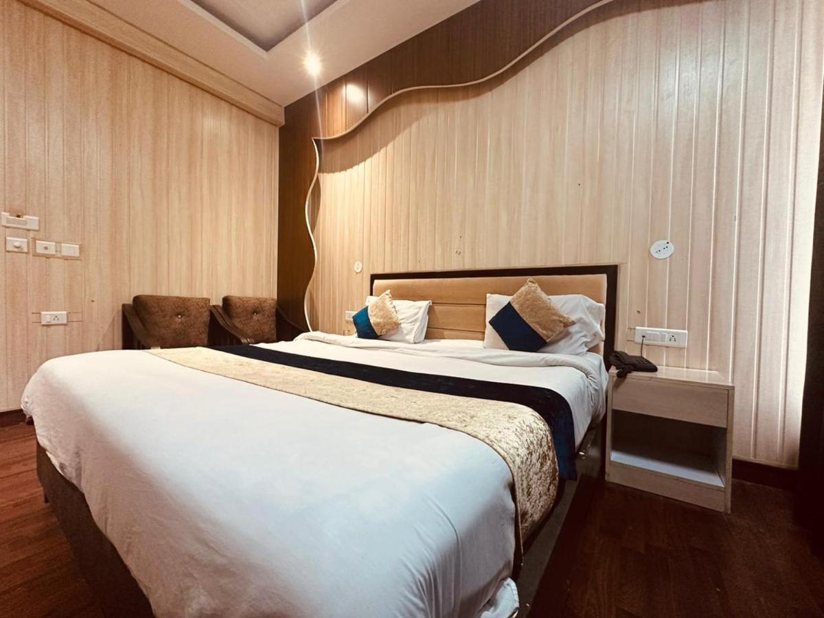 Hotel Royal Residency Manāli Exteriér fotografie