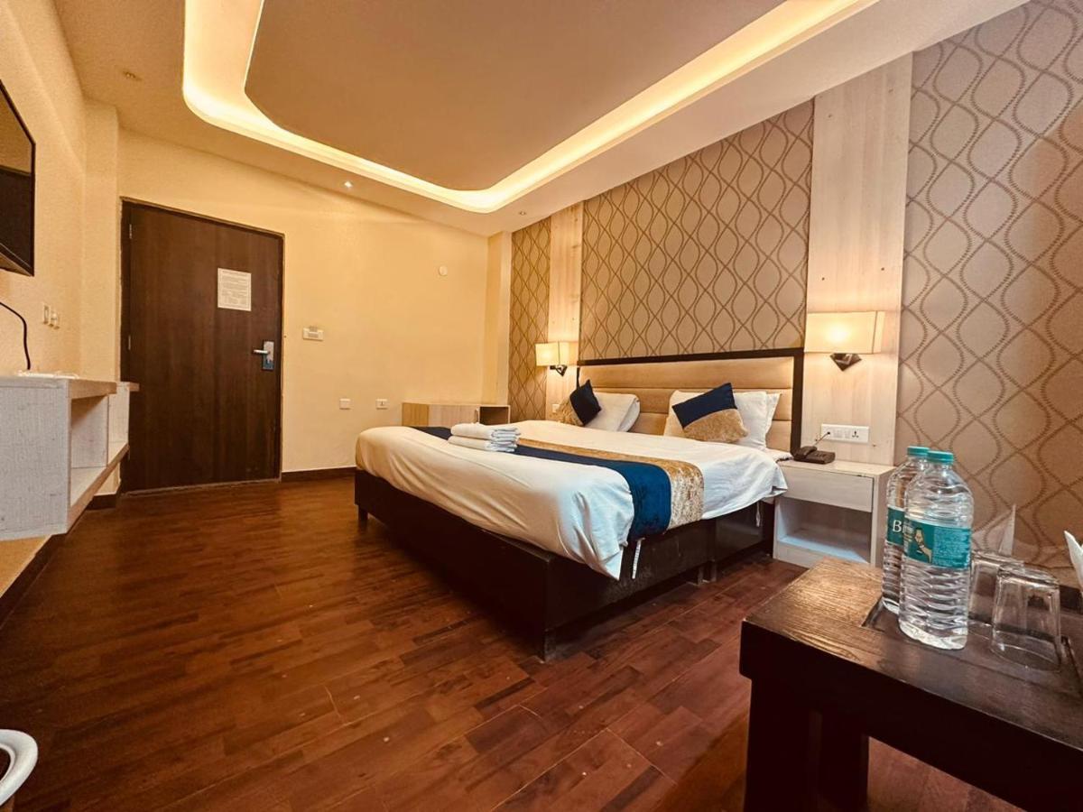 Hotel Royal Residency Manāli Exteriér fotografie