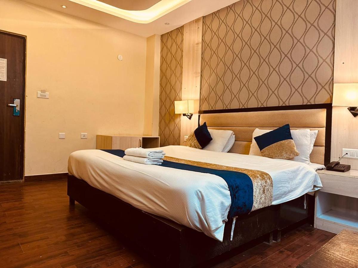 Hotel Royal Residency Manāli Exteriér fotografie