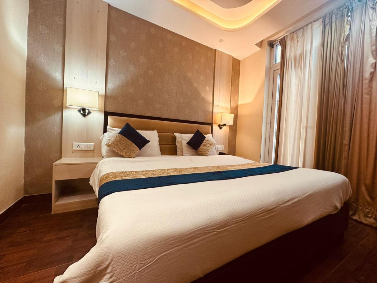 Hotel Royal Residency Manāli Exteriér fotografie